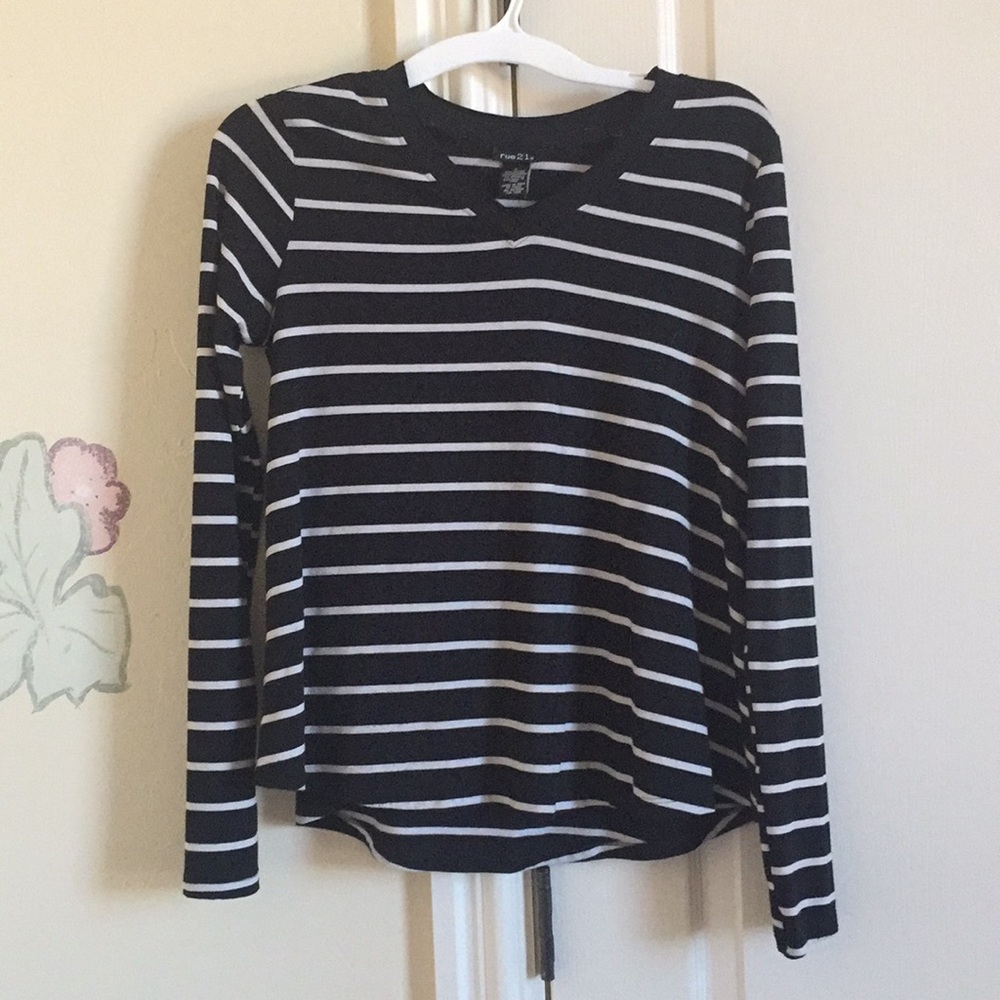 Very pretty V-neck striped shirt